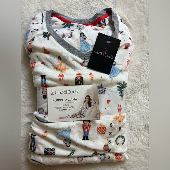 🎄🎅🏼Cuddl Duds Fleece Pajama Set🎄🎅🏼 - Picture 2 of 2